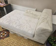 chaise lounge / sofa