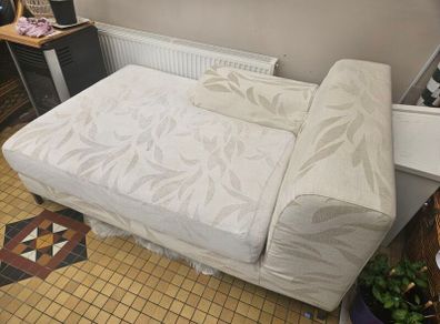 chaise lounge / sofa