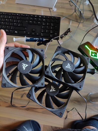 3x120mm PC Case Fans > RGB / Standard Fan Packs