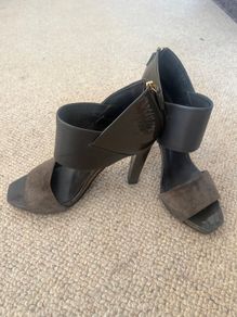 Gucci sandals size 38 (UK 5)