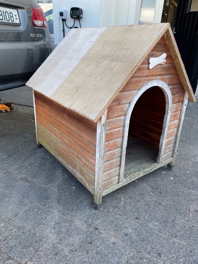 Dog kennel