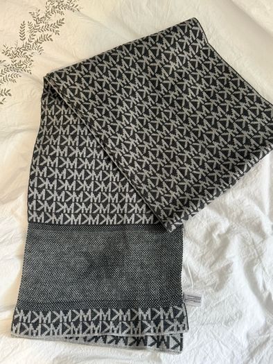 Michael Kors matching hat & scarf set
