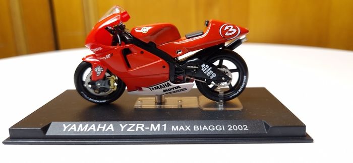 Yamaha YZR M1 Max Biaggi 2002 Moto Gp