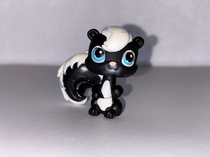 littlest pet shop (LPS) Skunk bundle!