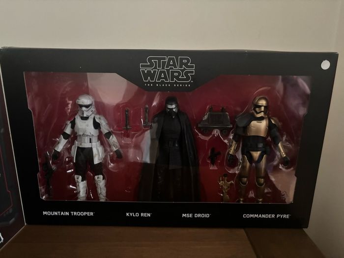 Star wars the black series first order Disney park exclusive