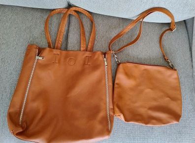 Large Tote Handbag new with smaller inner bag with adjustable and interchangeable shoulder strap in excellent condition with no issues and new and never used FREE STANDARD POSTAGE INCLUDED