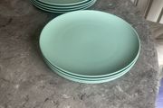 Set of 8 dinner plates