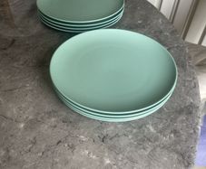 Set of 8 dinner plates