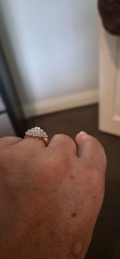 9kt gold ring, CZ