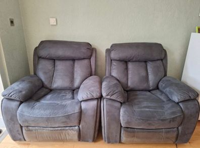 Set of Recliner Armchairs