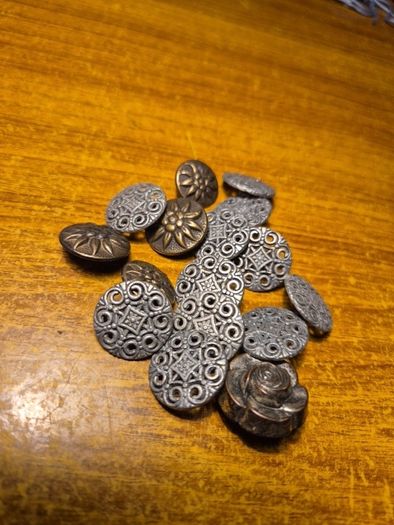 Vintage illustrated buttons, set of 17.