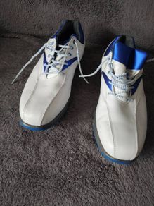golf shoes