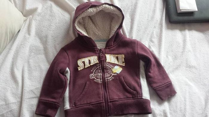 Camouflage hoodie 12/18 months barely worn or marron one