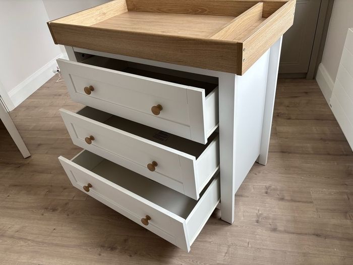 Mama's & Papa's Chest of Drawers w/ baby changer