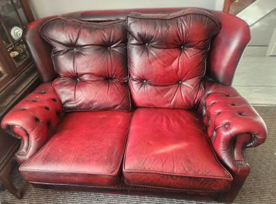 leather suite in burgandy