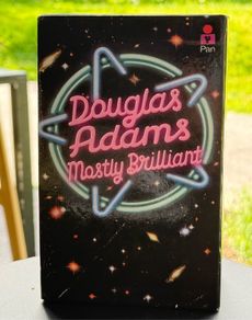 Douglas Adams Hitchhikers Guide to the Galaxy 5-Book Pan Box Set - Classic Edition