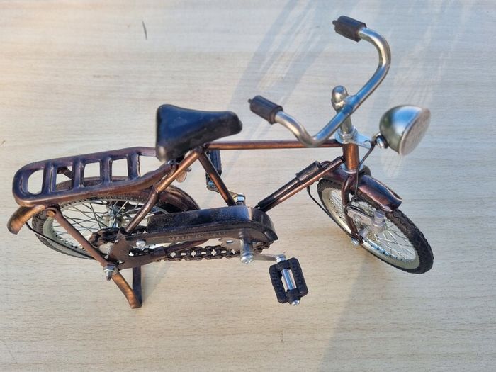Handmade retro-style metal bicycle miniature