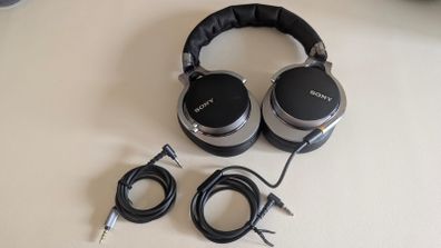 Sony MDR-1A over-ear Headphone