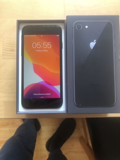 Apple IPhone 8 64gb Unlocked Boxed +accessories