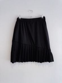 Pre Owned Contemporary Black A-Line Skirt with Pleat Detail