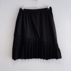 Pre Owned Contemporary Black A-Line Skirt with Pleat Detail