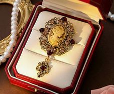 Beautiful Brooch with Sparkly Stones - nice gift