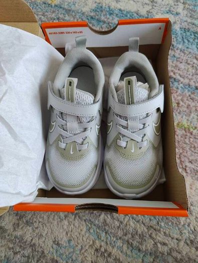 kids Nike trainers 9.5 uk