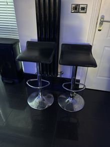 Free bar stools