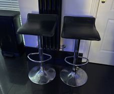 Free bar stools