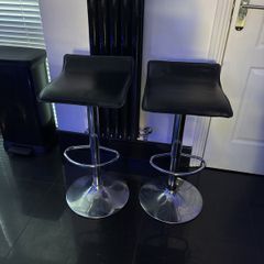 Free bar stools