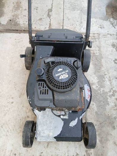 Castlegarden .briggs and strattion lawnmower