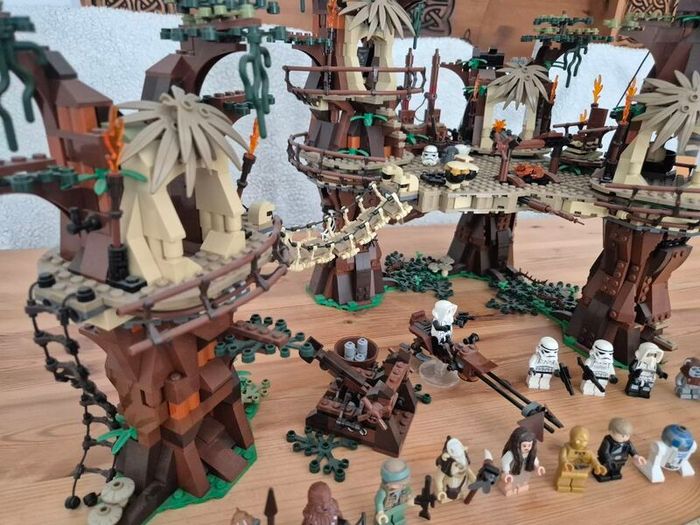 Lego Star Wars UCS 10236 Ewok Village