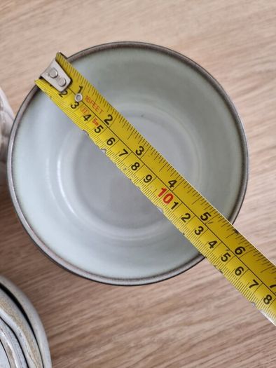 Ceramic small bowls.