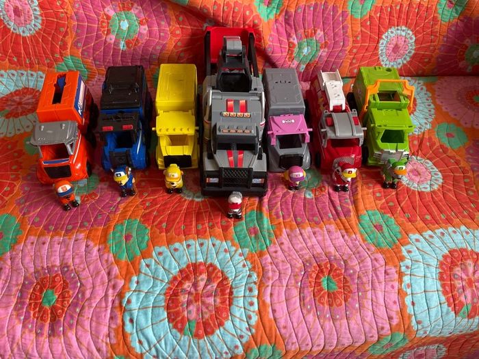 4 lots paw patrol & 3 lots hot wheels