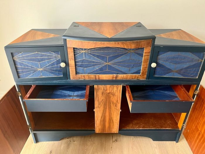 SALE!Stunning Vintage Cocktail Cabinet/Drinks Cabinet/ Sideboard
