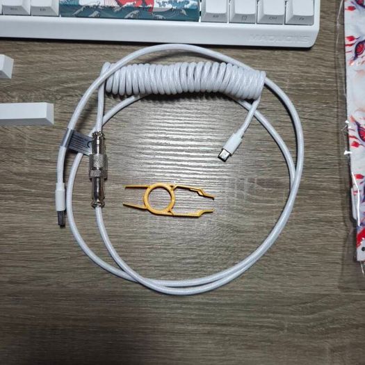 Mad60he White RGB Amber Pro Switches Coral Keycaps and Cable