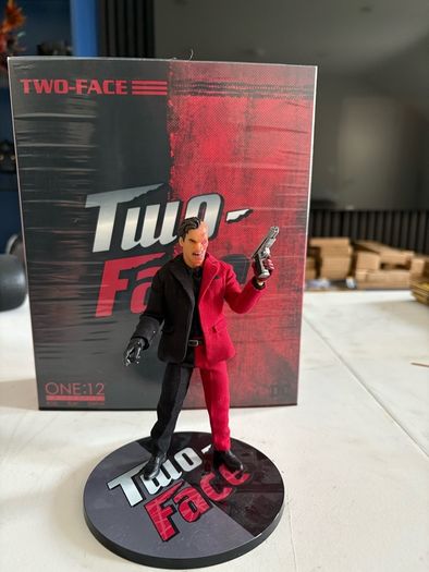 mezco: Two Face