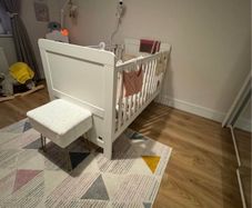 Mamas and Papas Atlas White Cot Bed with Premium Mattress and Fitted Sheets Like New