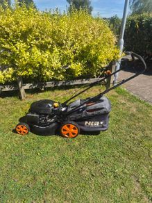 Push petrol lawnmower start easy runs perfect