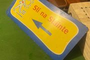 Vintage Sli na Slainte Sign