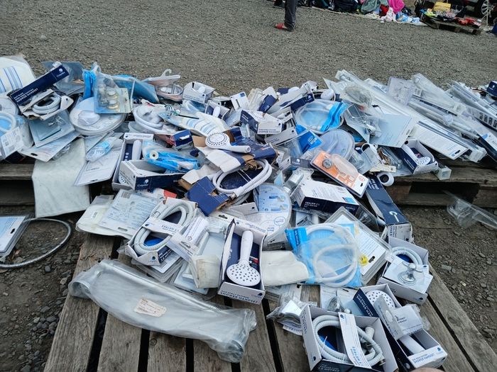 Lots of Bathroom equipment