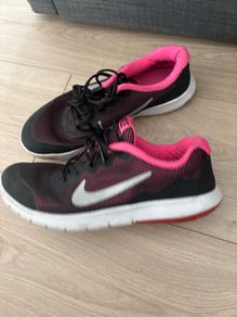 nike trainers black and pink