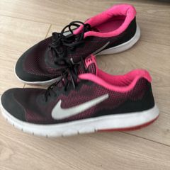 nike trainers black and pink