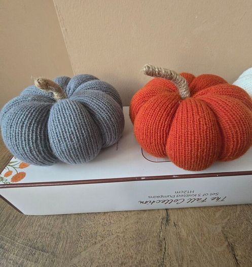 3 knitted pumpkins - The Range