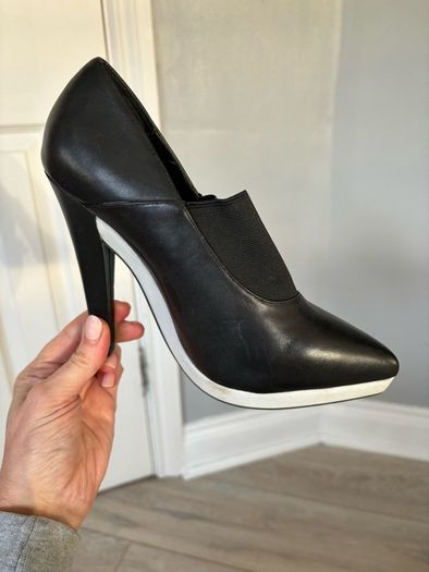 Woman's Office heel