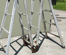 Folding ladder