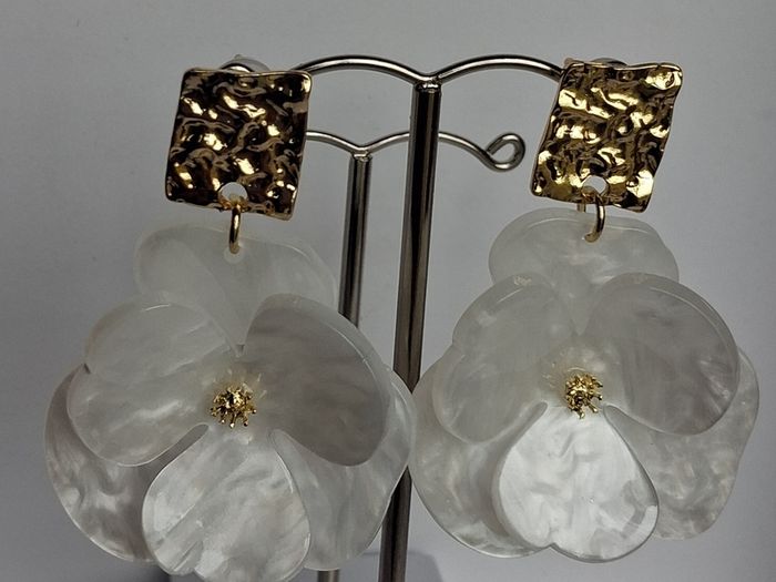 Hammered Square Stud Cream Hibiscus Floral Earrings