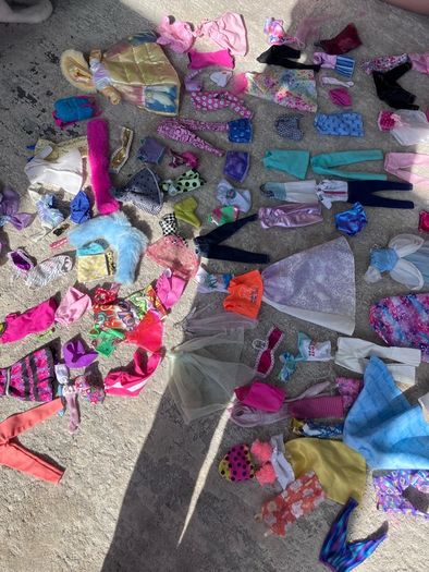 Barbie clothes, shoes, bags, jewellery and accessories