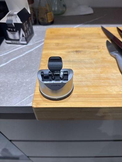 Set of Knives + Knife Sharpener