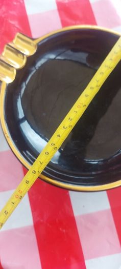 Vintage Guinness arklow ashtray ,collectors item,,hard to come by ,with smoking bans and arklow  gone out of business,,sold as seen ,see pictures for condition,